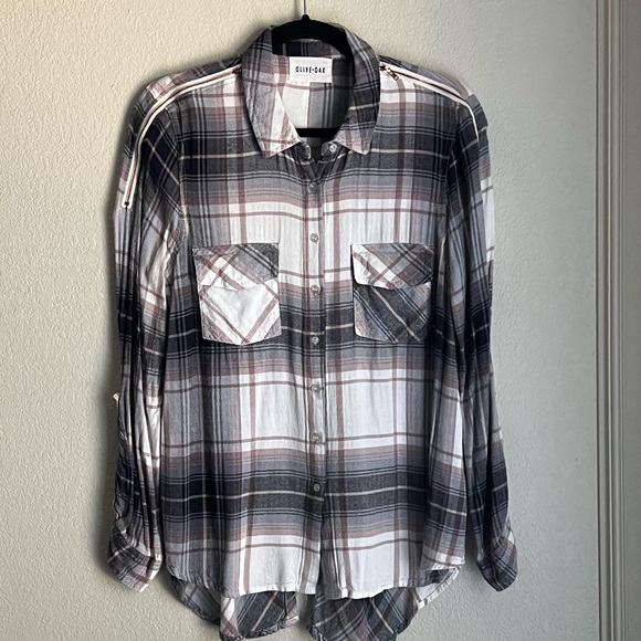 Olive + Oak Rose Gold Zipper Detail Button Down Top - Picture 3 of 5